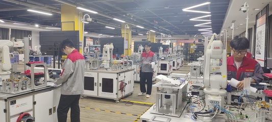 培植工匠精神，磨煉專業(yè)技能——自動化工程學(xué)院2024年學(xué)生職業(yè)技能大賽工業(yè)機(jī)器人系統(tǒng)操作員賽項(xiàng)順利舉行